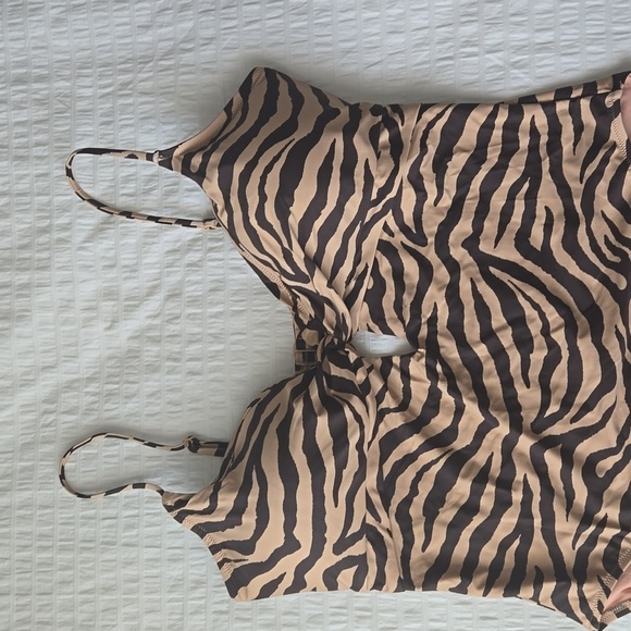 NWT*J CREW Front-twist one-piece in zebra stripe womens size 22 style# BK543 - Picture 3 of 13